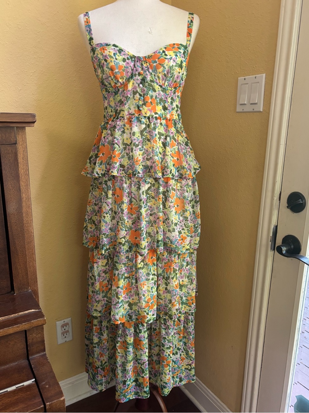 ASTR midsummer green floral tiered dress. Medium - Picture 6 of 7